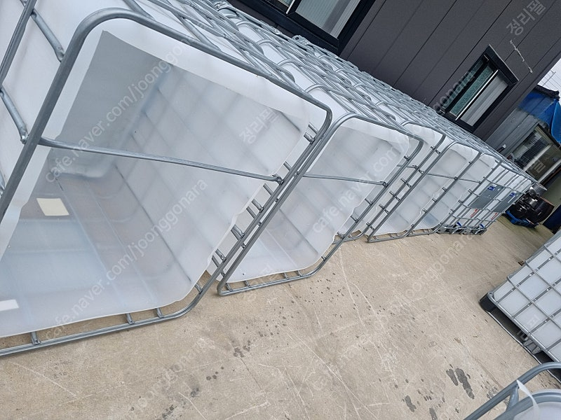 iBC 1톤 탱크 물탱크 적재함 여러가지용도로 사용가능해요-김포 물탱크 이미지