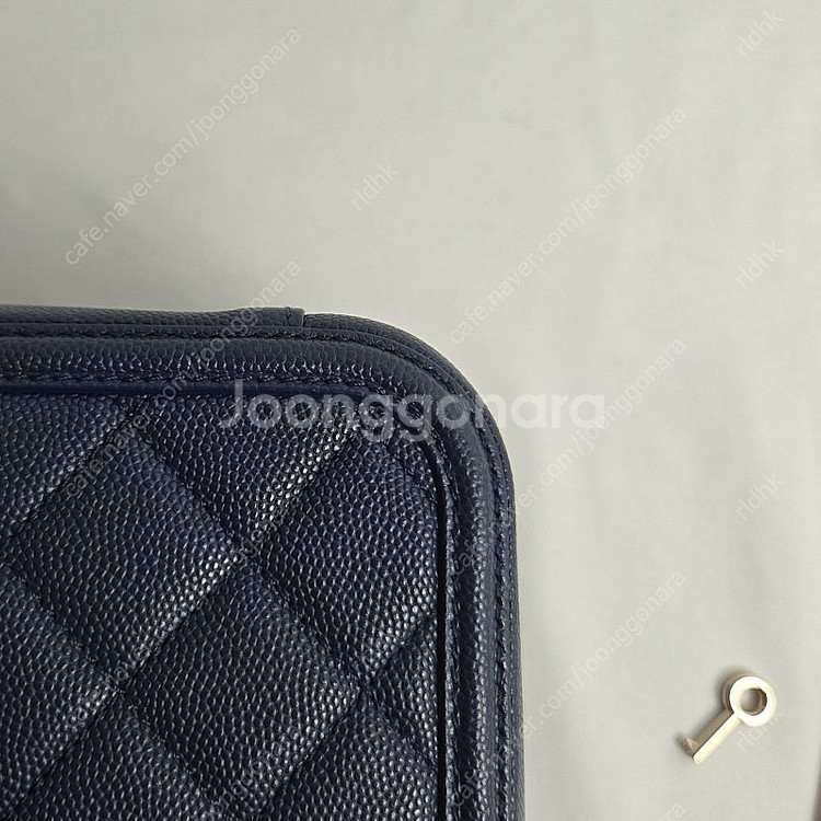 샤넬 코스메틱 미듐 올캐비어 네이비--6