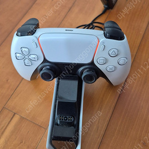 플스5 (PS5) 듀얼센스 화이트 + 소니정품 멀티충전 거치대
