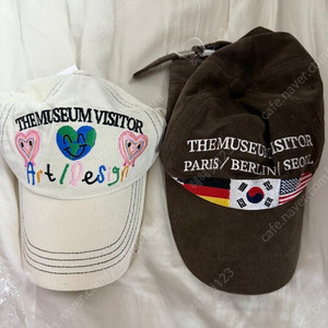 더뮤지엄비지터 볼캡