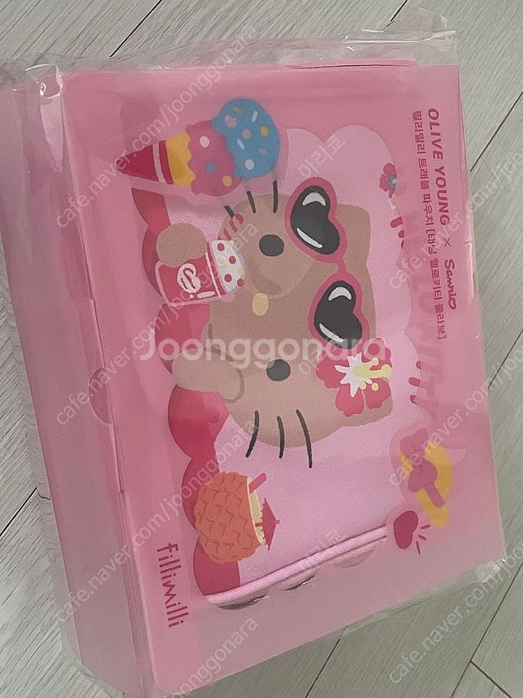 올리브영 산리오 태닝 헬로키티 트래블파우치 팔아요--0