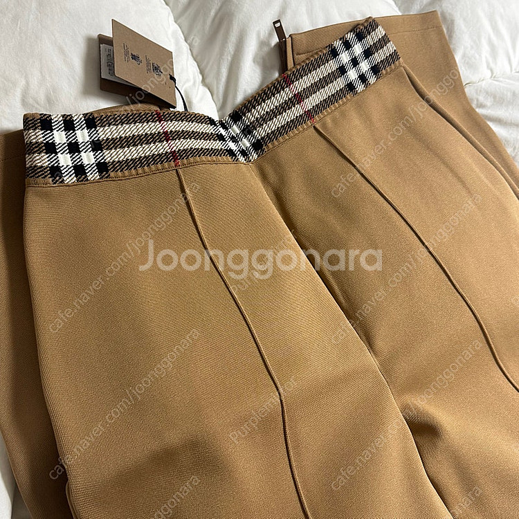 (M) 버버리 클래식 체크 와이드 트랙 팬츠 카멜--0