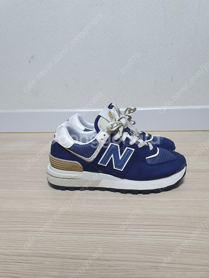 뉴발란스 574 레거시 운동화 사이즈 230 판매해요--0