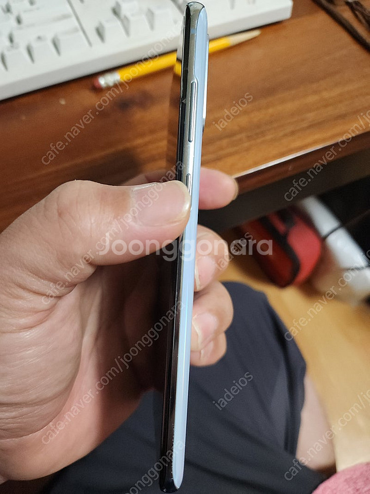 갤럭시 s20+ 액정 파손폰 부품폰 7만원 팝니다.--2