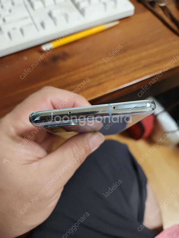갤럭시 s20+ 액정 파손폰 부품폰 7만원 팝니다.--4