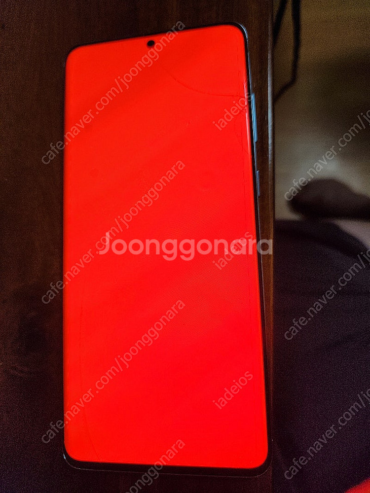 갤럭시 s20+ 액정 파손폰 부품폰 7만원 팝니다.--8
