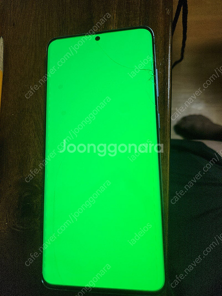 갤럭시 s20+ 액정 파손폰 부품폰 7만원 팝니다.--9