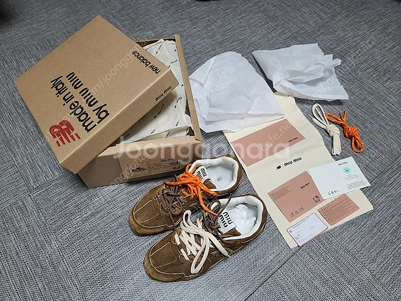 미우미우 뉴발란스530 시나몬 스웨이드메쉬스니커즈 5e...--1
