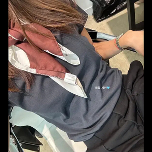 식스앤어하프 크루넥티 차콜S사이즈