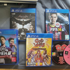 PS4 배트맨 아캄나이트 외 3장(총4장+서비스) 3만원