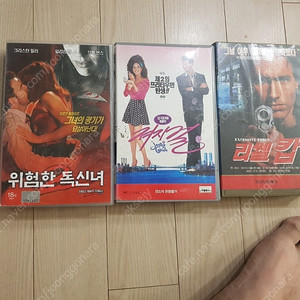 비디오테이프 장르는 액션.스릴러 270개 올려봅니다. 한개당 1천원입니다. 전부 한꺼번에 구매도가능합니다.
