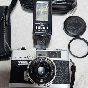 코니카c35 automatic, lr44 2개 전기능ok, 헥사논렌즈 38/2.8, sunlight 후레쉬, 케이스.