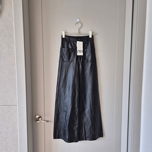 새상품)ZARA 자라 레더 와이드 팬츠