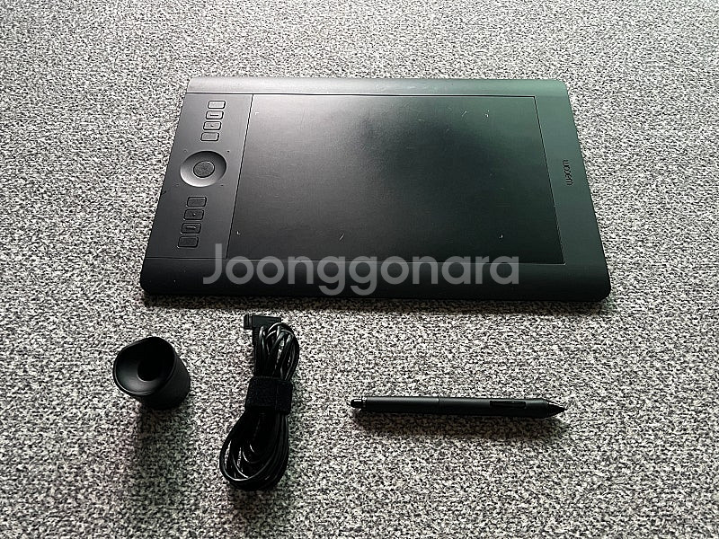 와콤 인튜어스 프로 미디엄 PTH-651 판매합니다--1