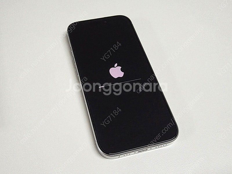 아이폰16프로 화이트티타늄 256g 팝니다--1