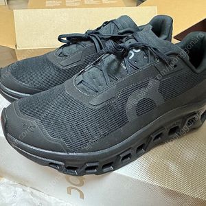 온러닝 클라우드 몬스터 보이드 블랙/블랙 285