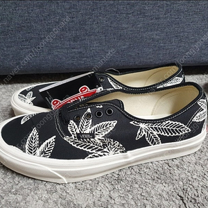 반스 볼트 어센틱 스위트리프 블랙 VANS VAULT