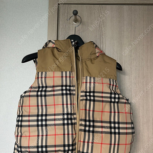 버버리 칠드런 리버시블 패딩조끼