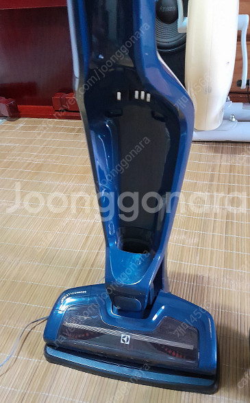 중고 일렉트로룩스 무선청소기 49900원--2