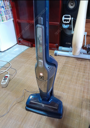 중고 일렉트로룩스 무선청소기 49900원--6