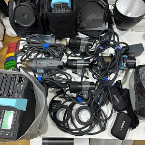 브론컬러 broncolor 셋트 [파워팩 2개, 조명 7개, 악세서리 다수 판매]