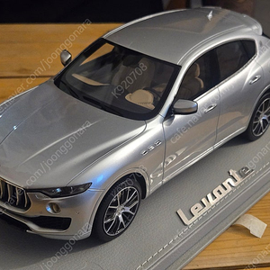 1:18 1/18 BBR 르반떼 실버 레진다이캐스트 팝니다.