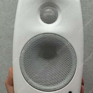 제네렉 8010A 3인치 스피커 1조 화이트색상 판매합니다.