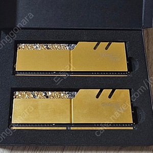 지스킬 로얄 cl14 3200 16g 8×2 팝니다