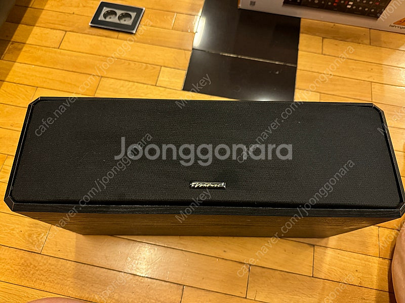 Venturi V52CLR Center Speaker--1