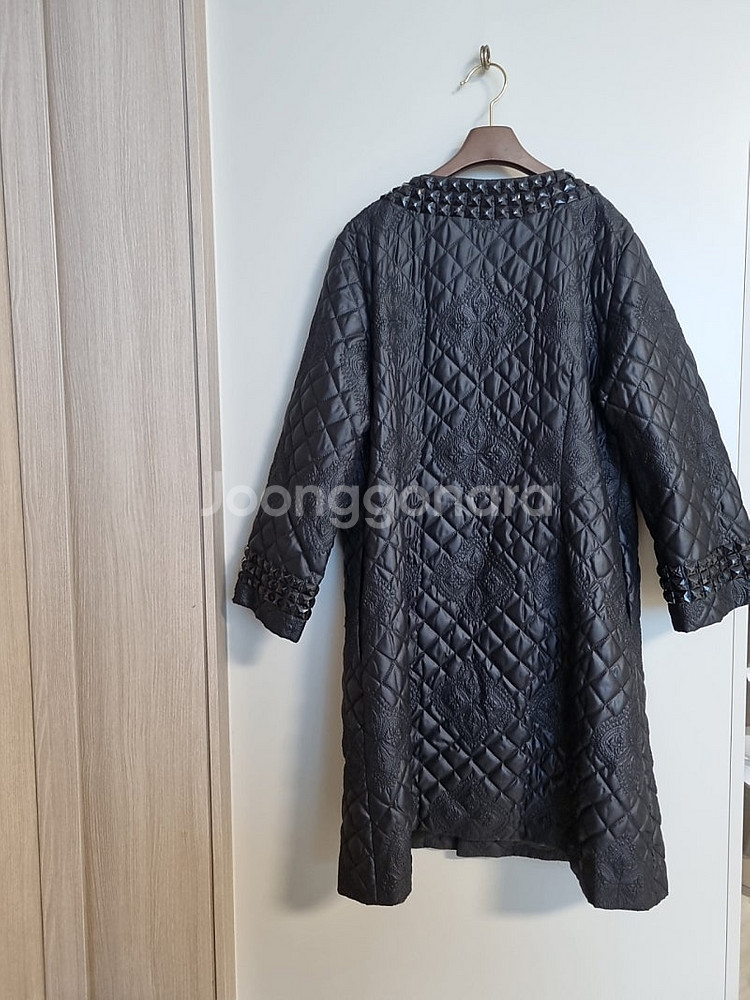 버버리 블랙 퀼팅 자켓 스터드 장식--5