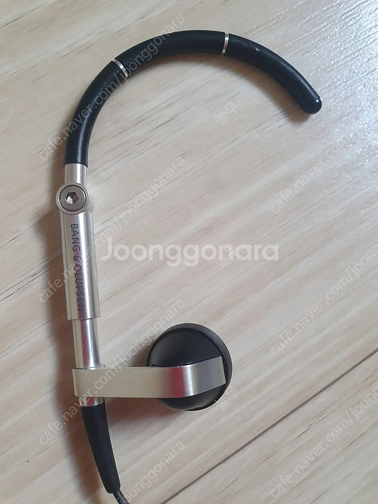 뱅앤올룹슨 B&O A8 블랙 이어폰 팝니다.--5
