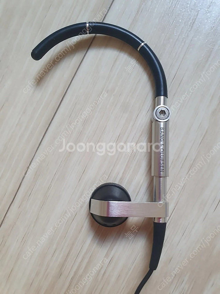 뱅앤올룹슨 B&O A8 블랙 이어폰 팝니다.--6