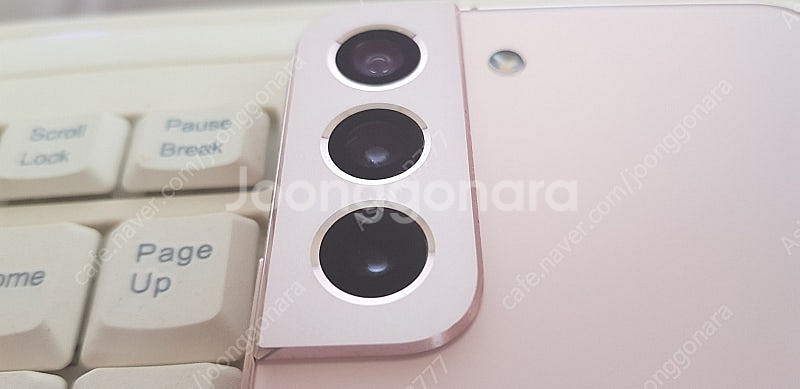 (개인)SKT S22 256g 레드 단품 약잔상 팝니다--1