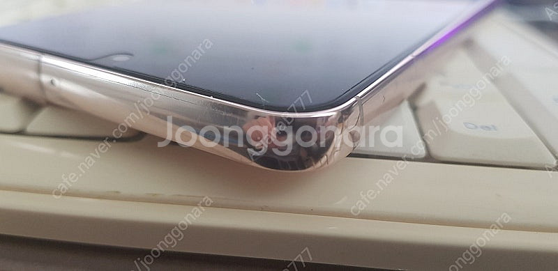 (개인)SKT S22 256g 레드 단품 약잔상 팝니다--2