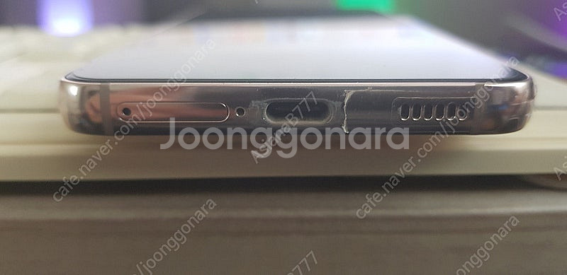 (개인)SKT S22 256g 레드 단품 약잔상 팝니다--5