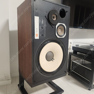 JBL L100