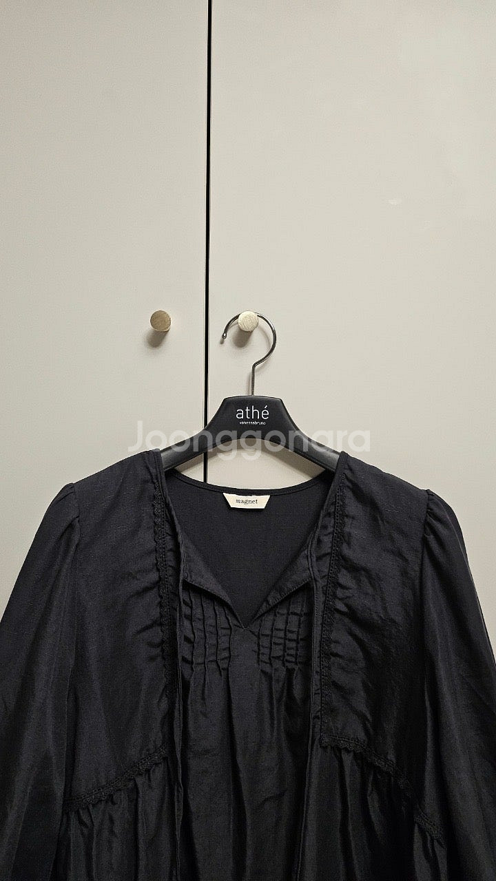 샵마그넷 그레이스 핀턱 블라우스 / 오르 얼바닉 낫띵리...--3