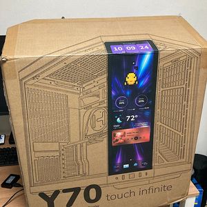 Hyte Y70 touch Red