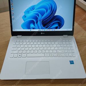 LG 울트라 노트북 거의새것 15.6인치 i3-11th 램8 256