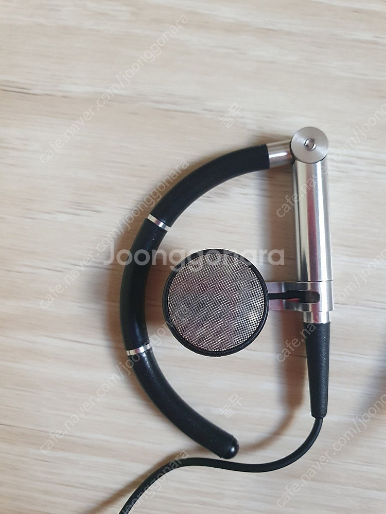구형 뱅앤올룹슨 B&O A8 블랙 이어폰 팝니다.--5