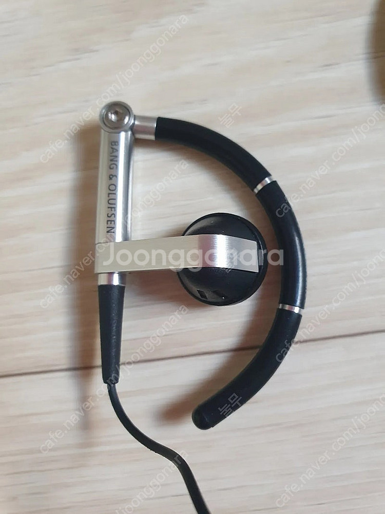 구형 뱅앤올룹슨 B&O A8 블랙 이어폰 팝니다.--7