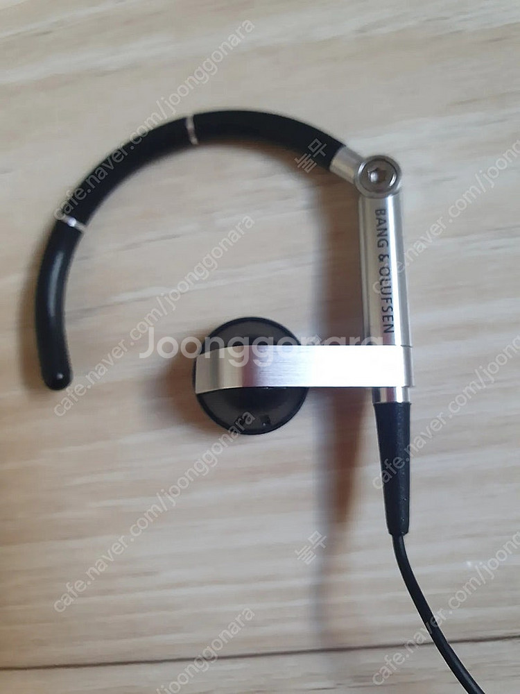 구형 뱅앤올룹슨 B&O A8 블랙 이어폰 팝니다.--8