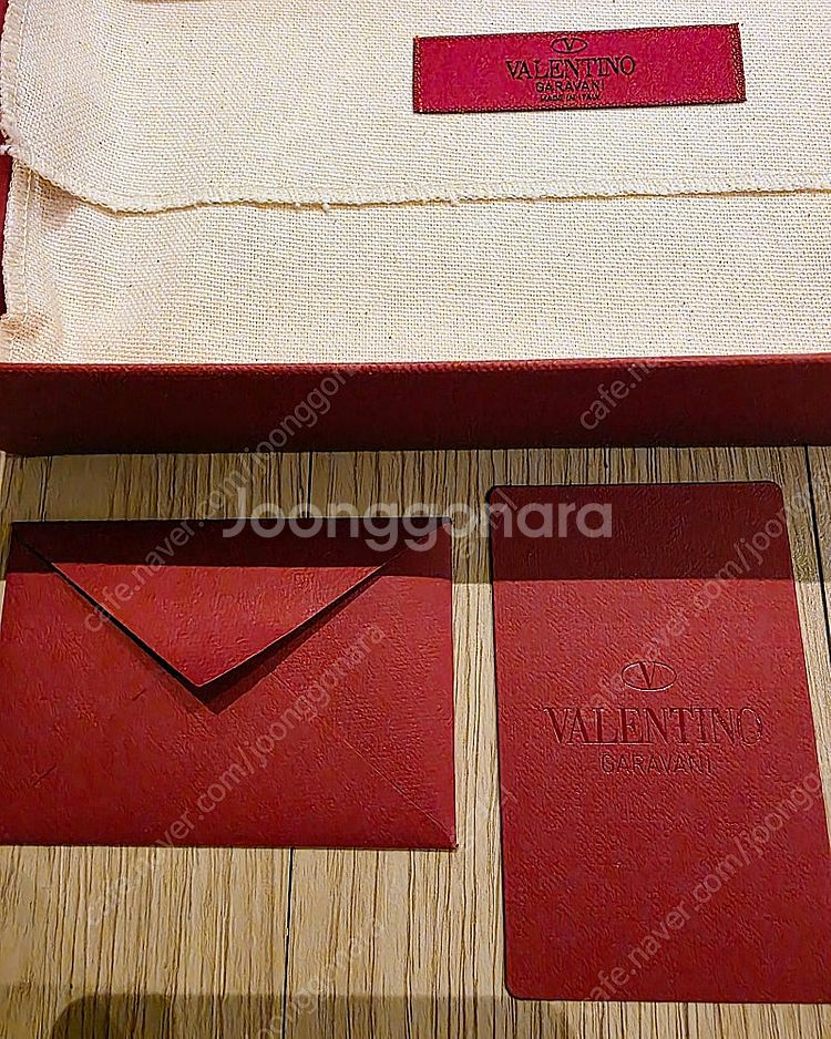 (새상품) mw2p0447 발렌티노 락스터드 스트랩 장...--0
