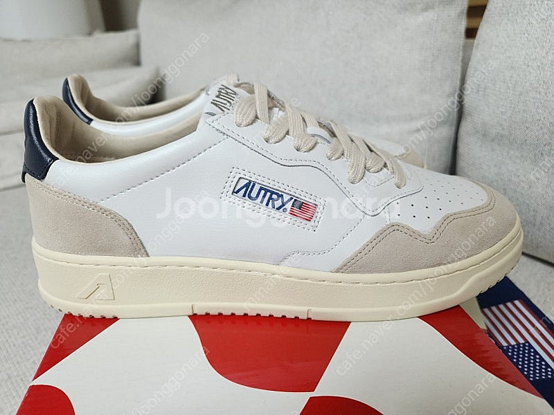 Autry 오트리 메달리스트 로우 레더 스웨이드 화이트 블루 43 사이즈 새상품--0