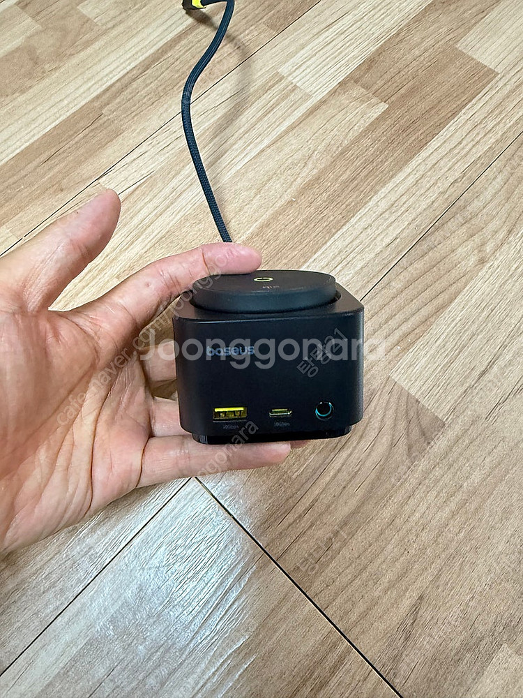 베이스어스 맥프로2 7in1 Qi2 무선충전 허브 팝니--1
