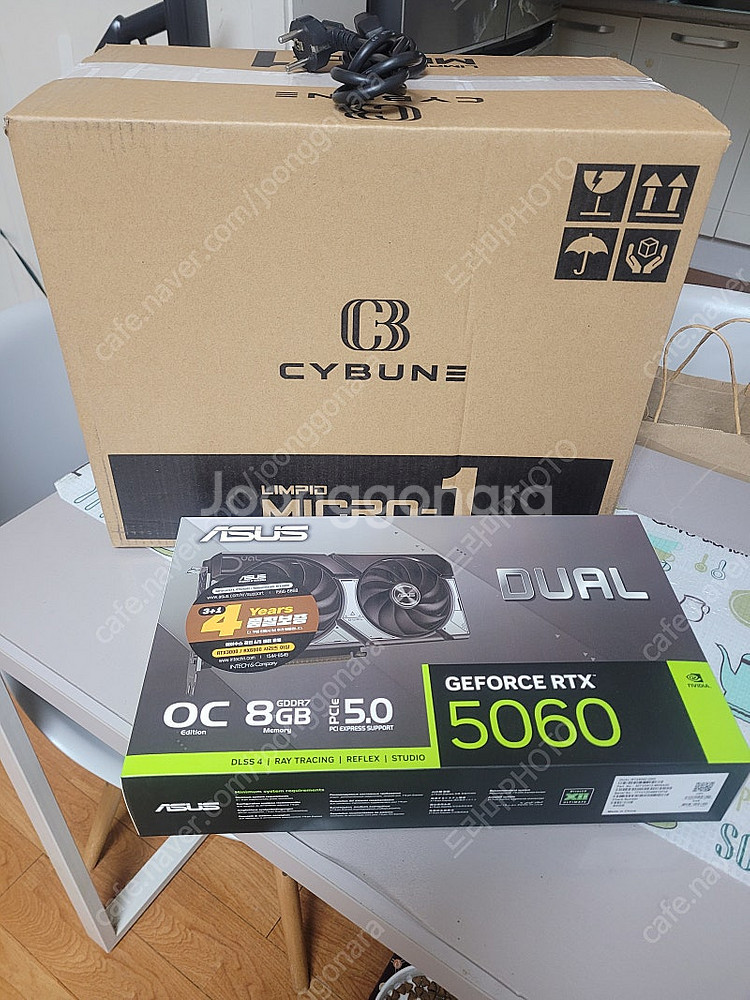 라이젠 9600X D5 32G RTX5060 어항 케이...--0