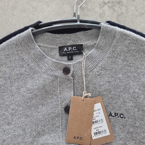 아페쎄 가디건 gina cardigan 메종키츠네 꼼데가르송 아미 산드로 마쥬 이자벨마랑 a.p.c. 타임 마인 랑방 더캐시미어 르베이지 구호 토템 Lola Dahlia Demi