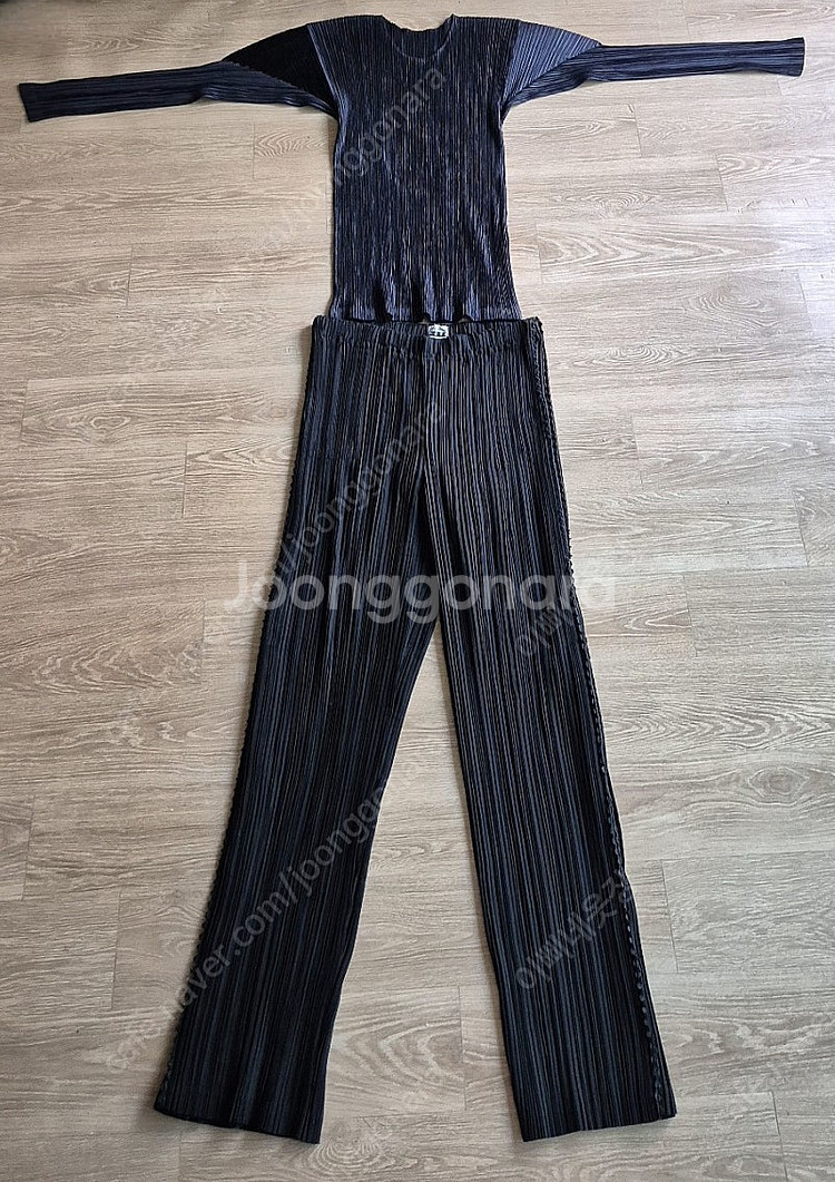 정품 이세이미야케 플리츠플리즈 해칭플리츠 블랙 팬츠--0