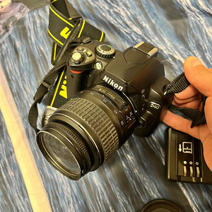 니콘 D40 + 55-200mm 렌즈 팝니다.
