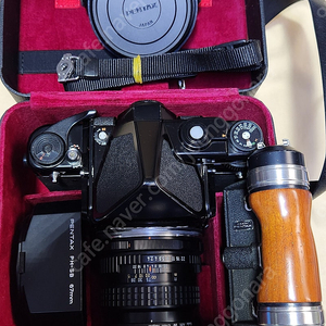 Pentax 67인하(신형A급), 4LR44 기능노출정상, 기본렌즈105/1:2.4, 우드그립, 하드케이스.